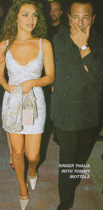 thalia_con_tommy_mottola_novio_en_Tommy_Hilfiger_New_York_Show_Fashion_Week_Julio_28_1998_3