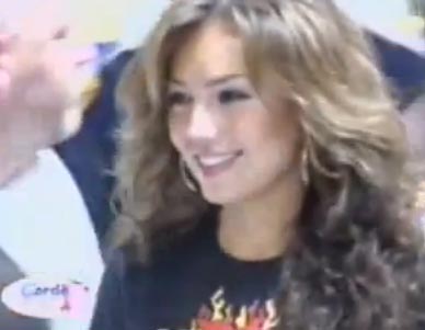 thalia_san_antonio_texas_autografos_Julio_29_2003