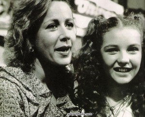 thalia_con_hermana_laura_zapata_1983_din_din_2