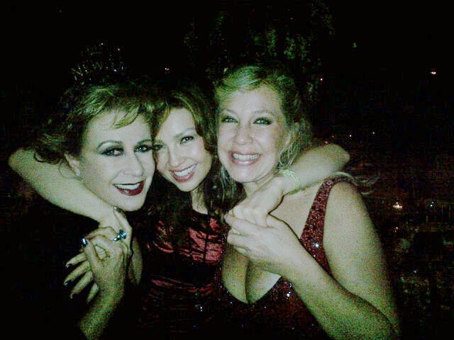 thalia_con_hermanas_laura_zapata_ernestina_sodi_ano_nuevo_2011_2 thalia_con_hermanas_laura_zapata_ernestina_sodi_ano_nuevo_2011_2