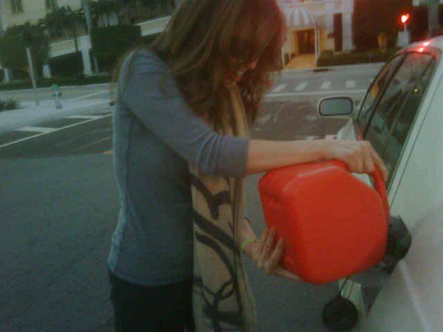 thalia_con_laura_zapata_palm_beach_sin_gasolina_7 thalia_con_laura_zapata_palm_beach_sin_gasolina_7