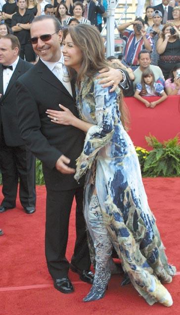 thalia_latin_billboard_music_awards_2001_alfombra_roja_tommy_mottola