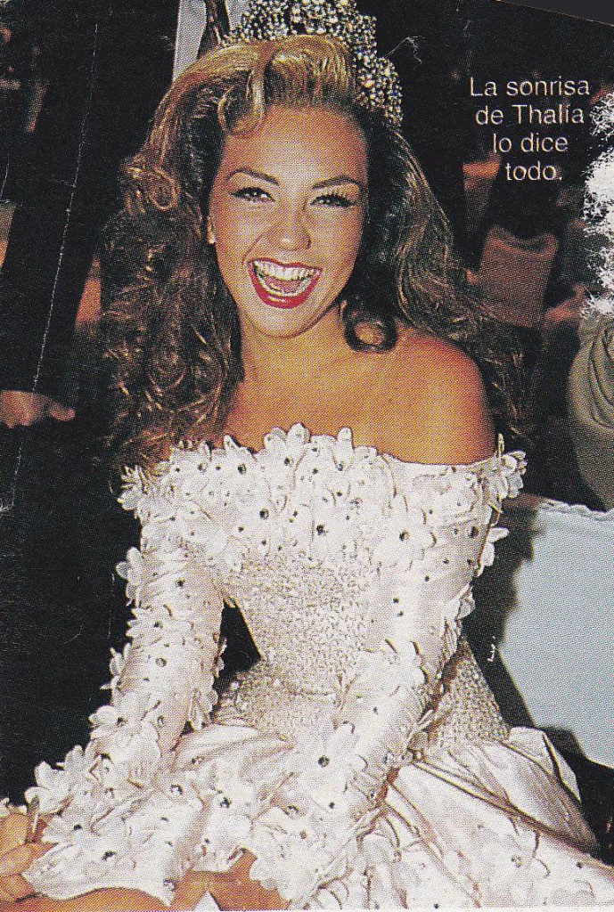 thalia_vestido_flores_reina_variety_club__mexico_septiembre_22_1992_1