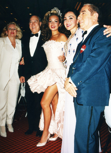 thalia_vestido_flores_reina_variety_club__mexico_septiembre_22_1992_3