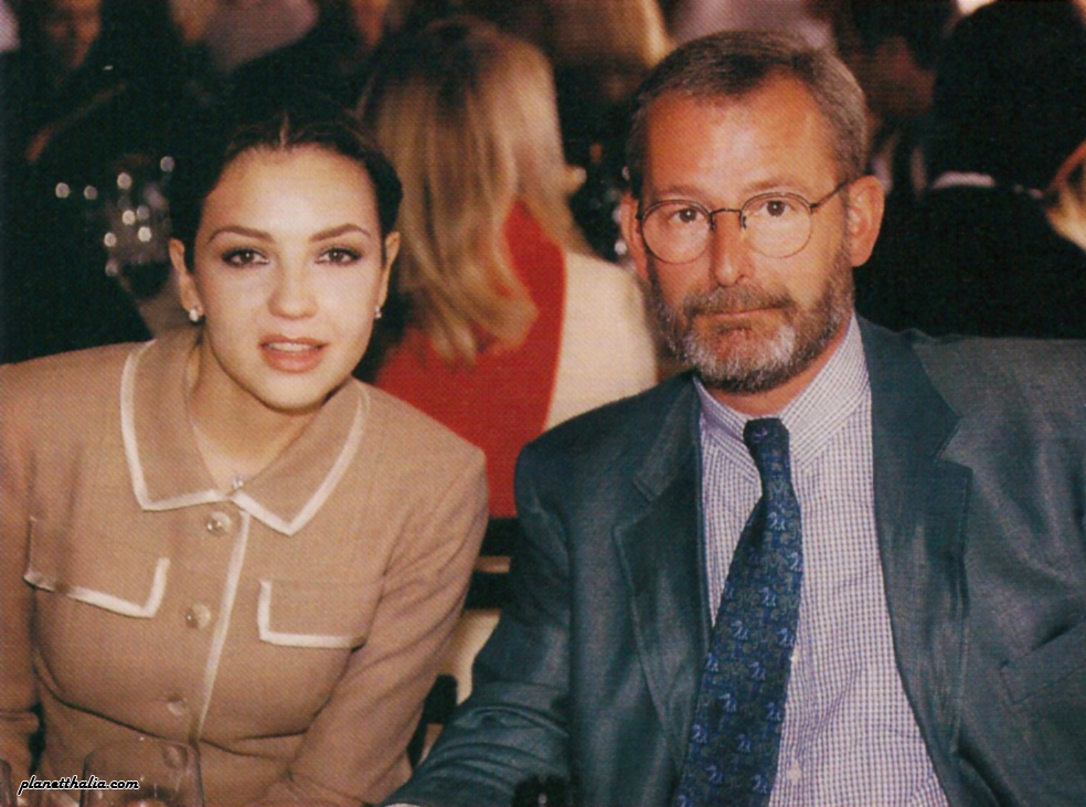 Thalia_en_Concours_Automobiles_Classiques_Louis_Vuitton_Parc_De_Bagatelle _Noviembre_22_1998_2_con_Patrick_Louis_Vuitton Thalia_en_Concours_Automobiles_Classiques_Louis_Vuitton_Parc_De_Bagatelle _Noviembre_22_1998_2_con_Patrick_Louis_Vuitton