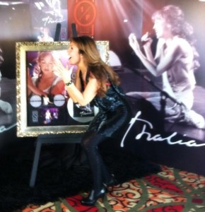 thalia_discos_vendidos_mexico_primera_fila_500000_feb_2012_4