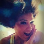 thalia_twitter_326_foto_thalia_abril_24_2012_pelos_de_punta