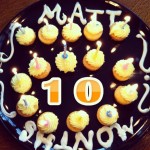 thalia_twitter_327_foto_thalia_abril_25_2012_pastel_cumple_mes_matthew_alejandro_hijo