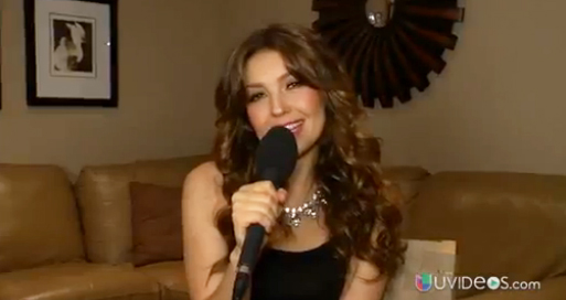 thalia_sabado_gigante_50_aniversario_debut_manias_habitame_siempre_octubre_2012_11_gracias